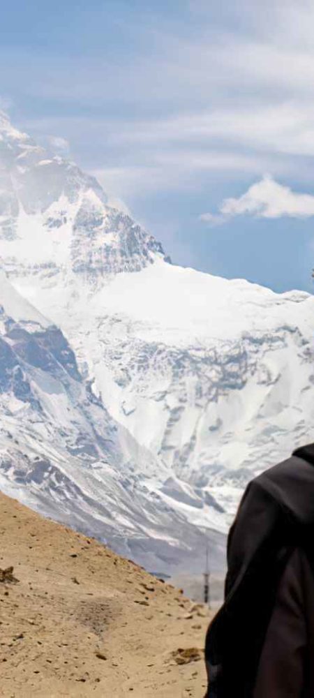 Campamento Base del Everest en Tíbet, atardecer en el Himalaya