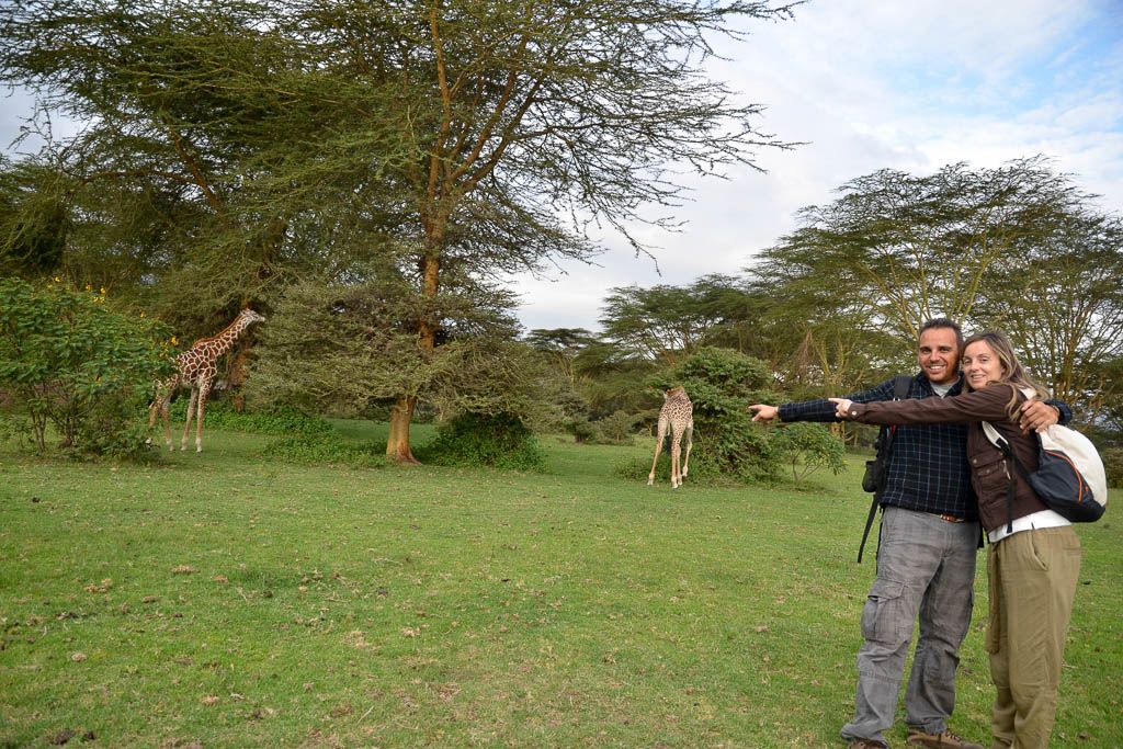 andando, barco, crescent island, jirafa, Kenia, Lago Naivasha, Masai Mara, mochilero, por libre