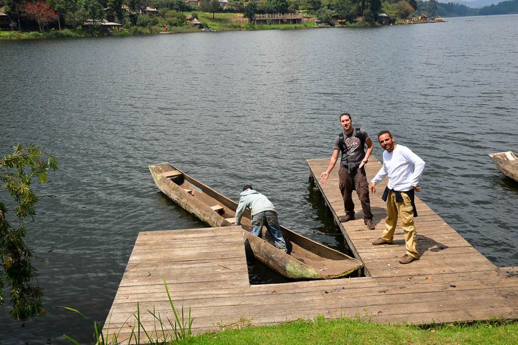 barco, Lago Bunyonyi, mochilero, pigmeos, poblado, por libre, Ruhija, Uganda
