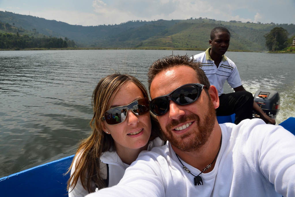 barco, Lago Bunyonyi, mochilero, pigmeos, poblado, por libre, Ruhija, Uganda