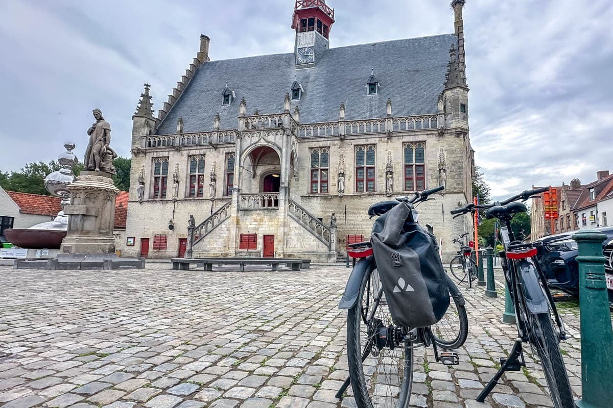 barco, bicicleta, brujas, canales, castillo, como ir, damme, damse vaart, excursión, lamme goedzak, molinos de viento, napoleón, plaza, que ver, tour