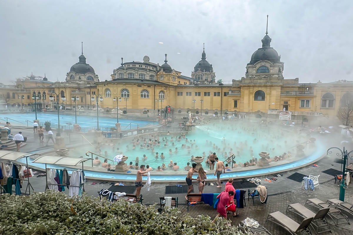 Andrássy, baños termales, etnográfico, imprescindibles, museo, pista de hielo, plaza de los héroes, por libre, recorrido, ruta, Széchenyi, viaje en familia, visitar