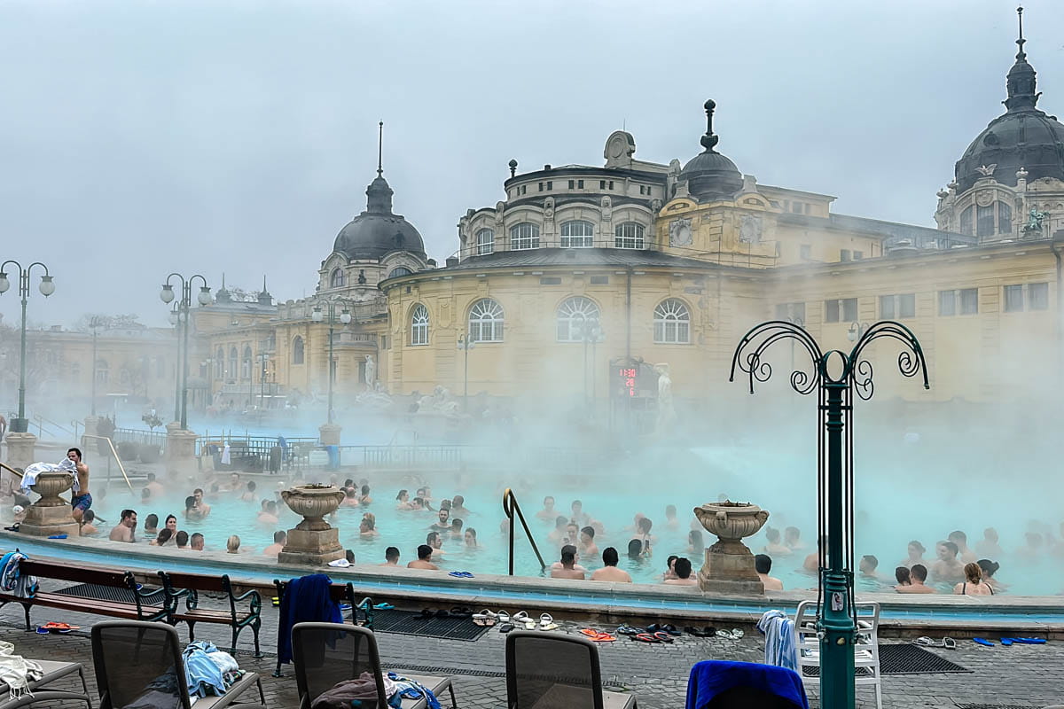 Andrássy, baños termales, etnográfico, imprescindibles, museo, pista de hielo, plaza de los héroes, por libre, recorrido, ruta, Széchenyi, viaje en familia, visitar