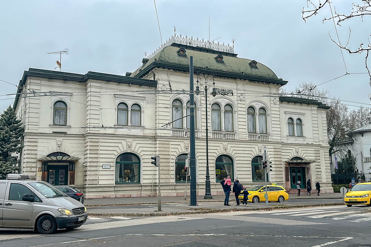 Andrássy, baños termales, etnográfico, imprescindibles, museo, pista de hielo, plaza de los héroes, por libre, recorrido, ruta, Széchenyi, viaje en familia, visitar