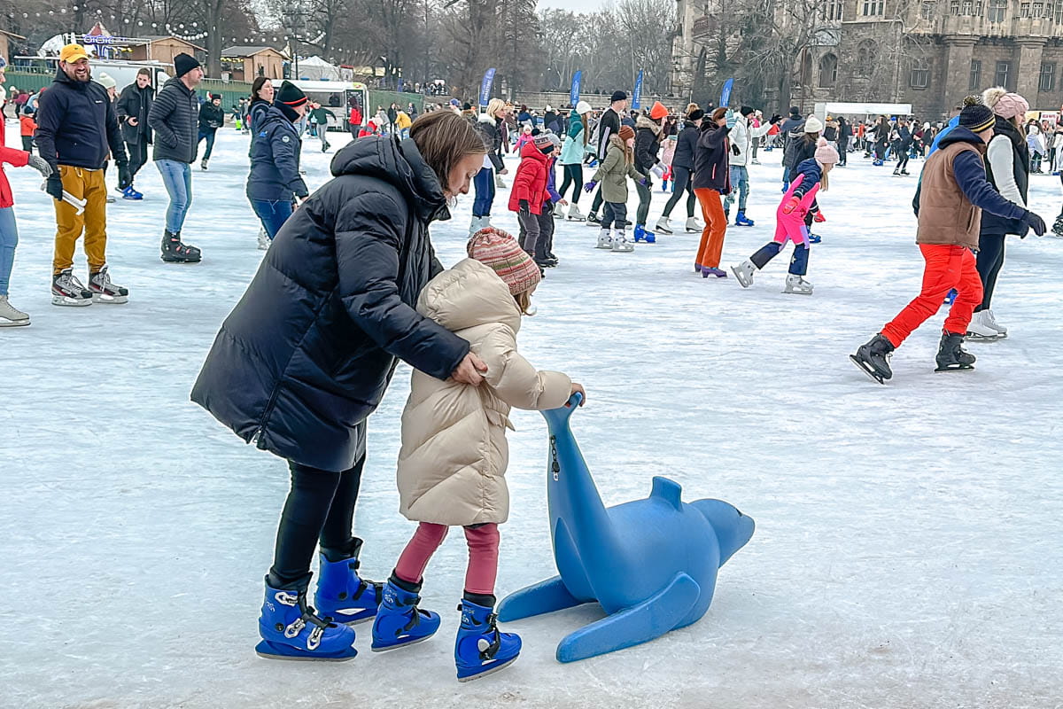 Andrássy, baños termales, etnográfico, imprescindibles, museo, pista de hielo, plaza de los héroes, por libre, recorrido, ruta, Széchenyi, viaje en familia, visitar