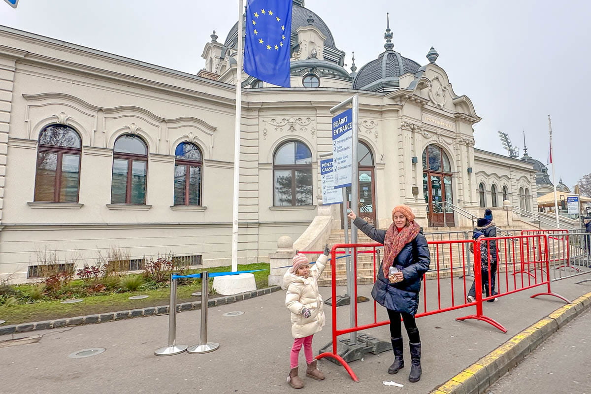 Andrássy, baños termales, etnográfico, imprescindibles, museo, pista de hielo, plaza de los héroes, por libre, recorrido, ruta, Széchenyi, viaje en familia, visitar