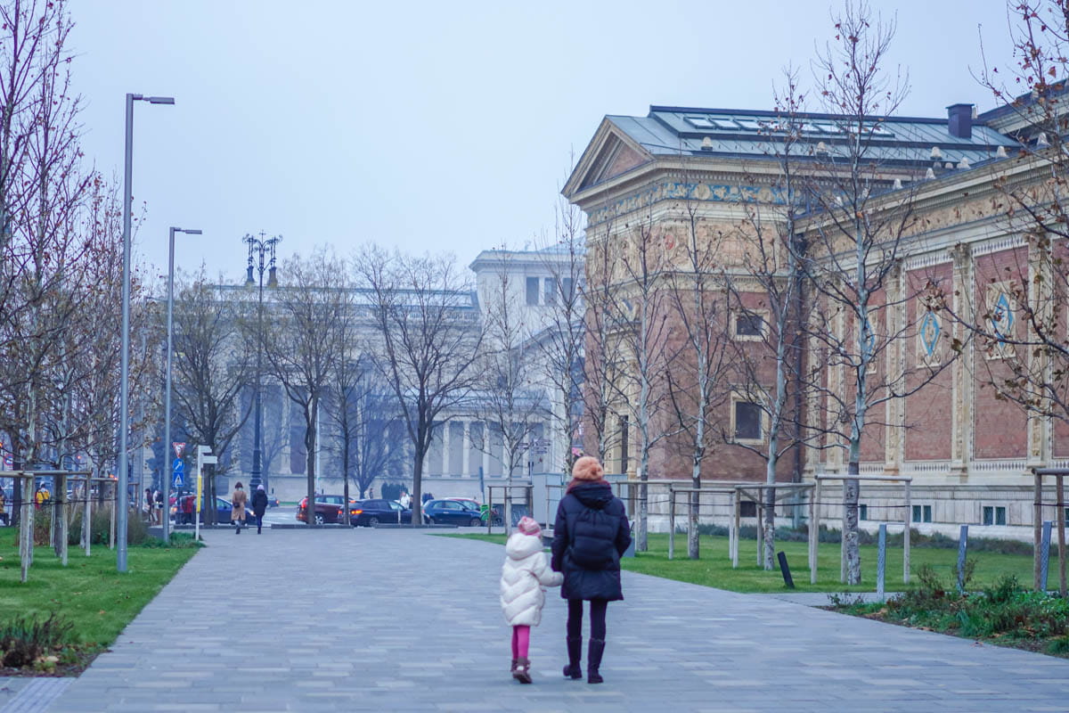 Andrássy, baños termales, etnográfico, imprescindibles, museo, pista de hielo, plaza de los héroes, por libre, recorrido, ruta, Széchenyi, viaje en familia, visitar