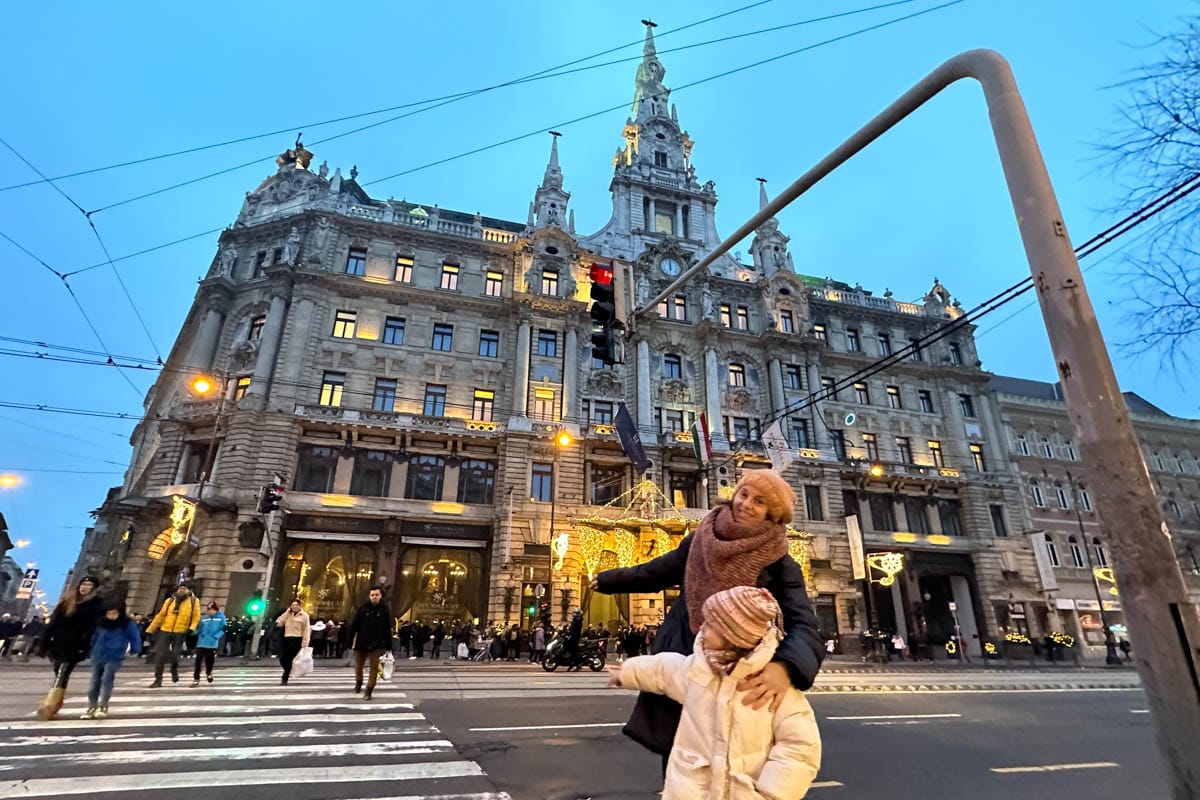 Andrássy, baños termales, etnográfico, imprescindibles, museo, pista de hielo, plaza de los héroes, por libre, recorrido, ruta, Széchenyi, viaje en familia, visitar