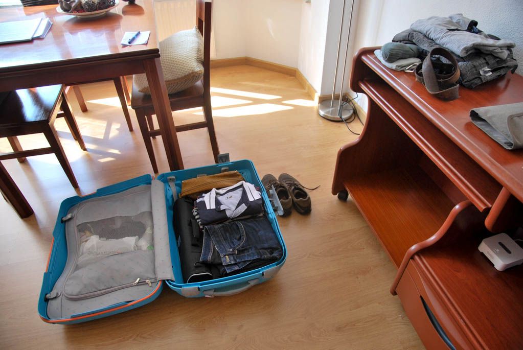 A Coruña, abuela chavetas, España, Hong Kong, Madrid, maleta, por libre, preparativos, viaje en familia, vuelo