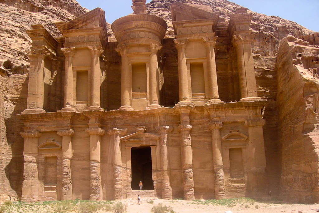 altar del sacrificio, jordania, monasterio, tesoro, viaje con amigos, viajes organizados