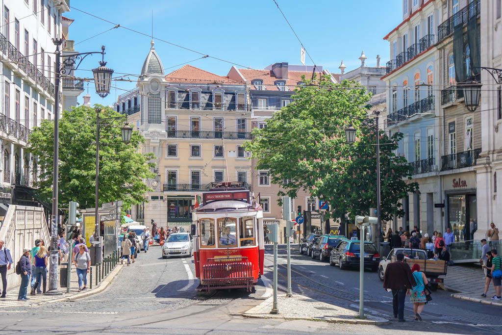 Barrio Alto, Chiado, Escapada, Lisboa, lugares con encanto, Portugal, que ver, viaje en coche, viaje en familia, visitas