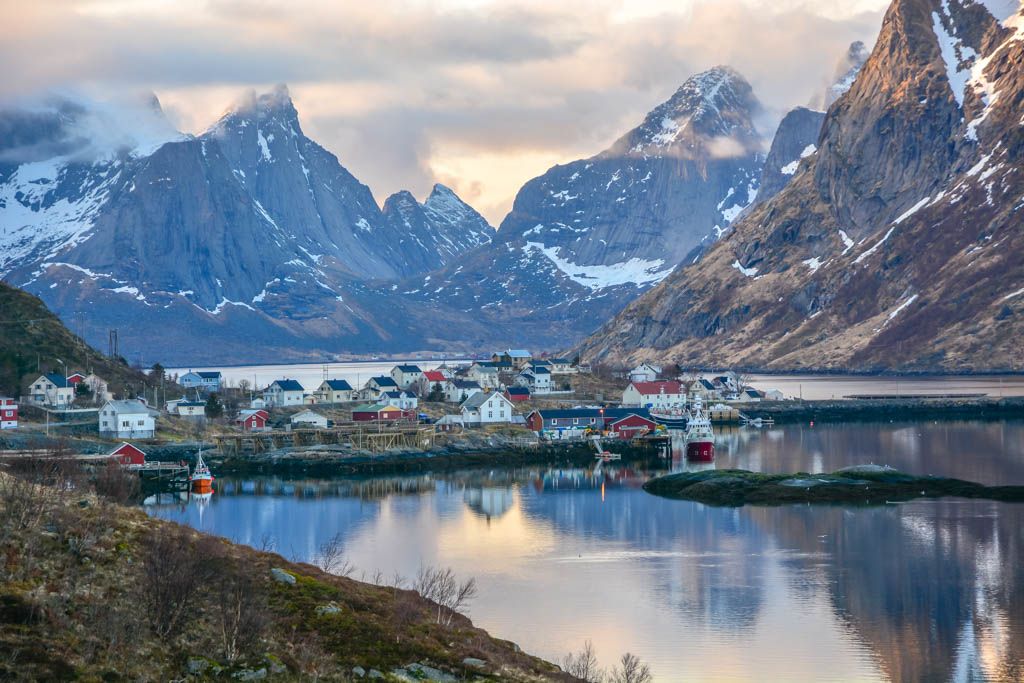 agencia especializada, Ártico, Islas Lofoten, itinerario, Kvalvika, Noruega, pueblo con encanto, pueblo más bonito, Reine, viaje solo