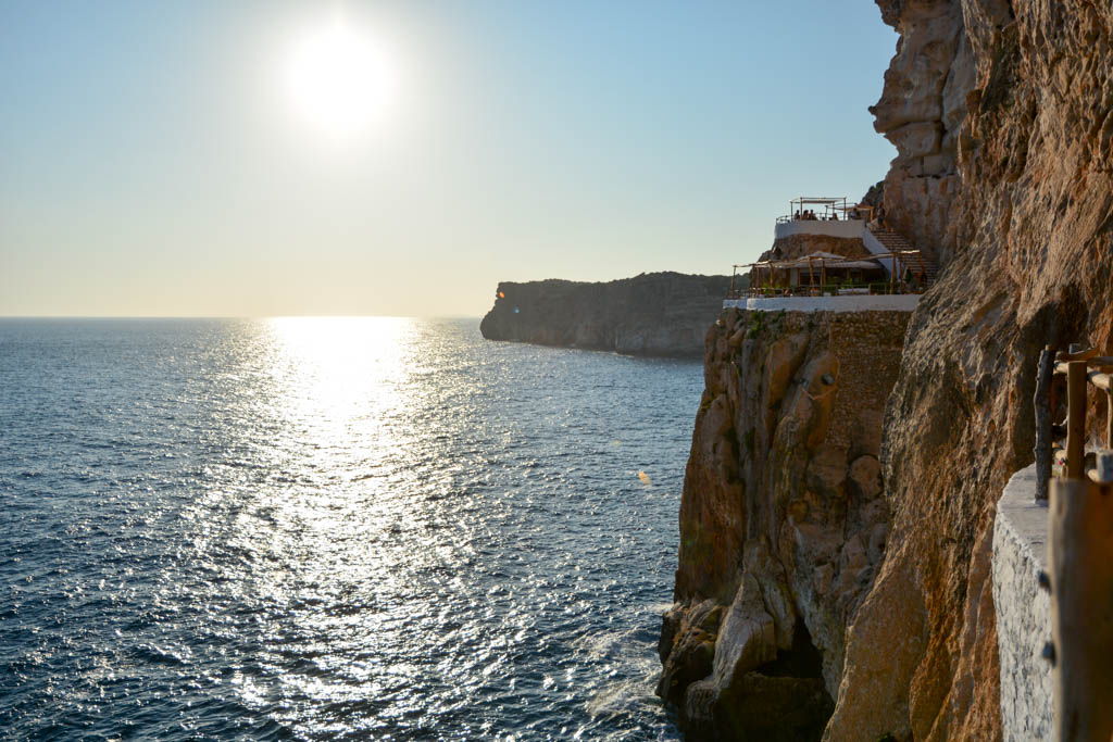 atardecer, Baleares, bar, cova d'en Xoroi, cueva, discoteca, isla, leyenda, Menorca, por libre, que hacer, que ver