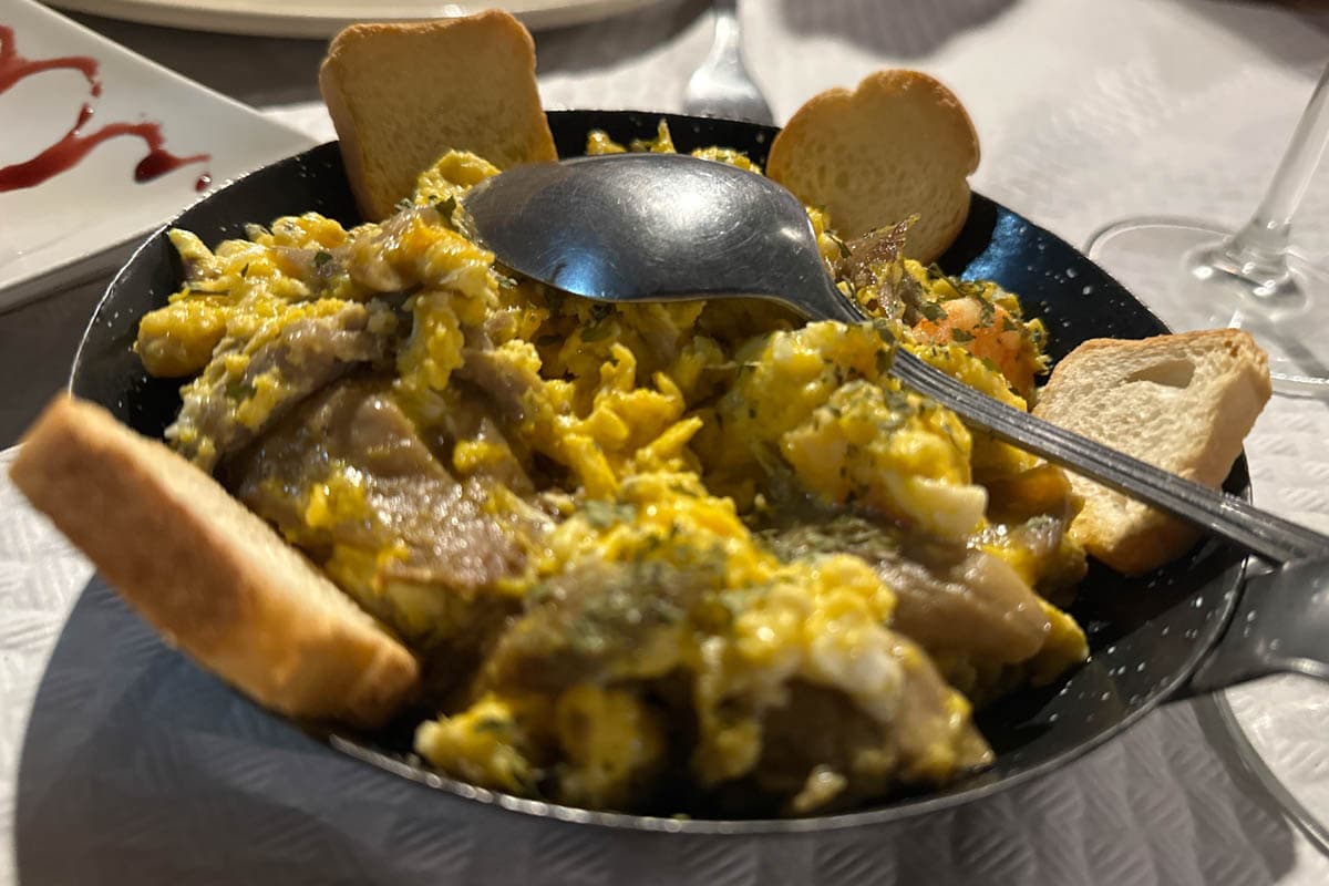 alojamiento, Benavente, Bodega La Gruta, buffet, El Ermitaño, experiencia, gastronomía, habitación, opinión, parador, por libre, review, viajes solo