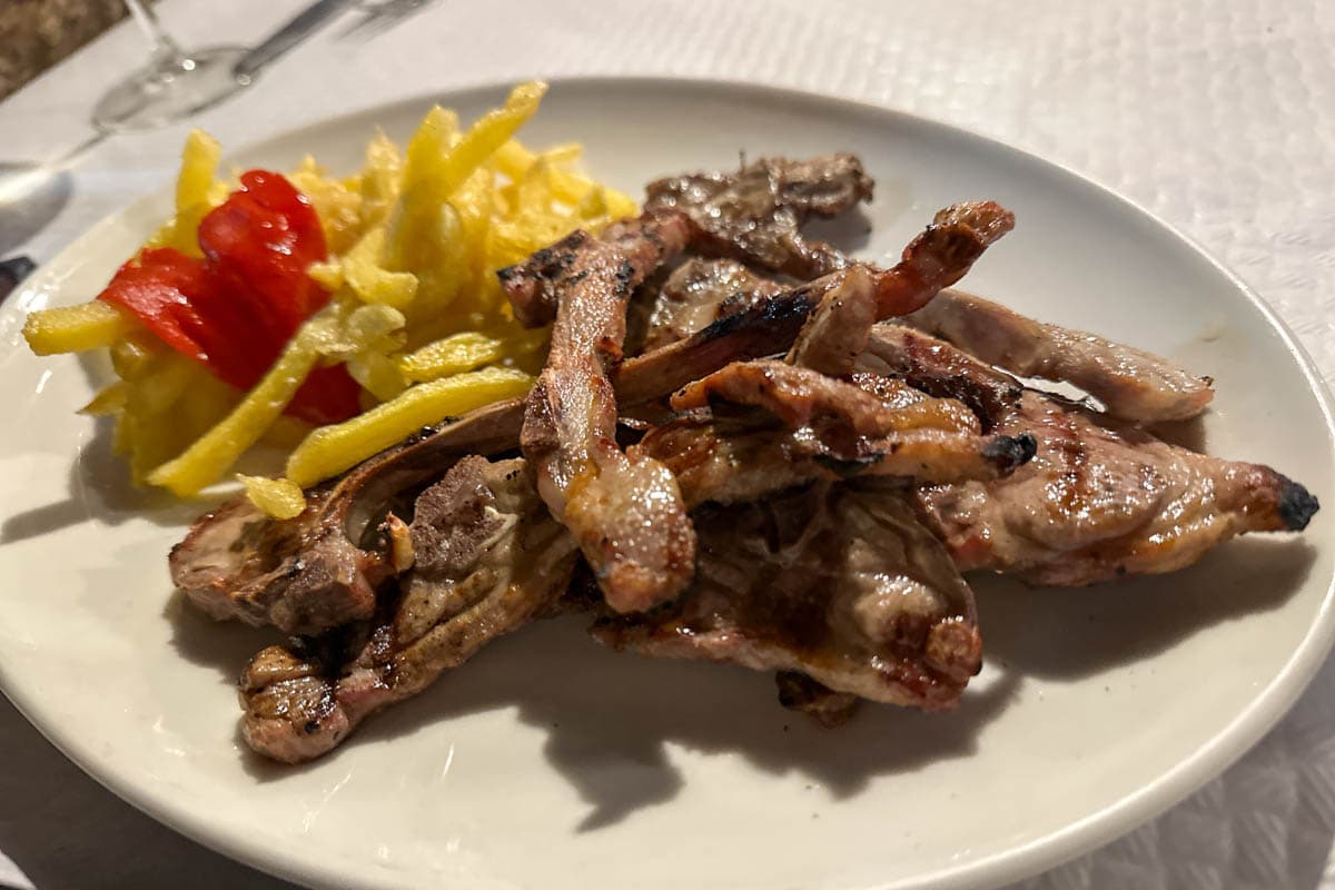 alojamiento, Benavente, Bodega La Gruta, buffet, El Ermitaño, experiencia, gastronomía, habitación, opinión, parador, por libre, review, viajes solo