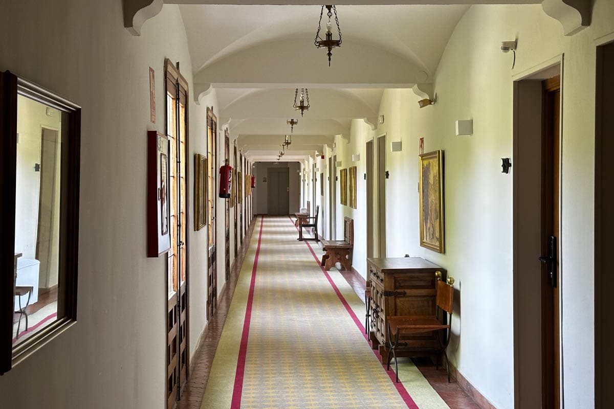 alojamiento, Benavente, Bodega La Gruta, buffet, El Ermitaño, experiencia, gastronomía, habitación, opinión, parador, por libre, review, viajes solo