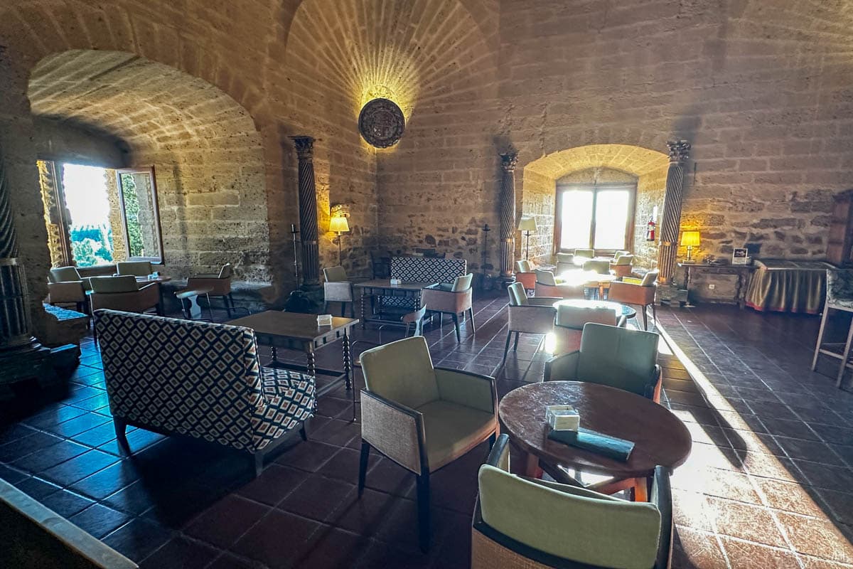 alojamiento, Benavente, Bodega La Gruta, buffet, El Ermitaño, experiencia, gastronomía, habitación, opinión, parador, por libre, review, viajes solo