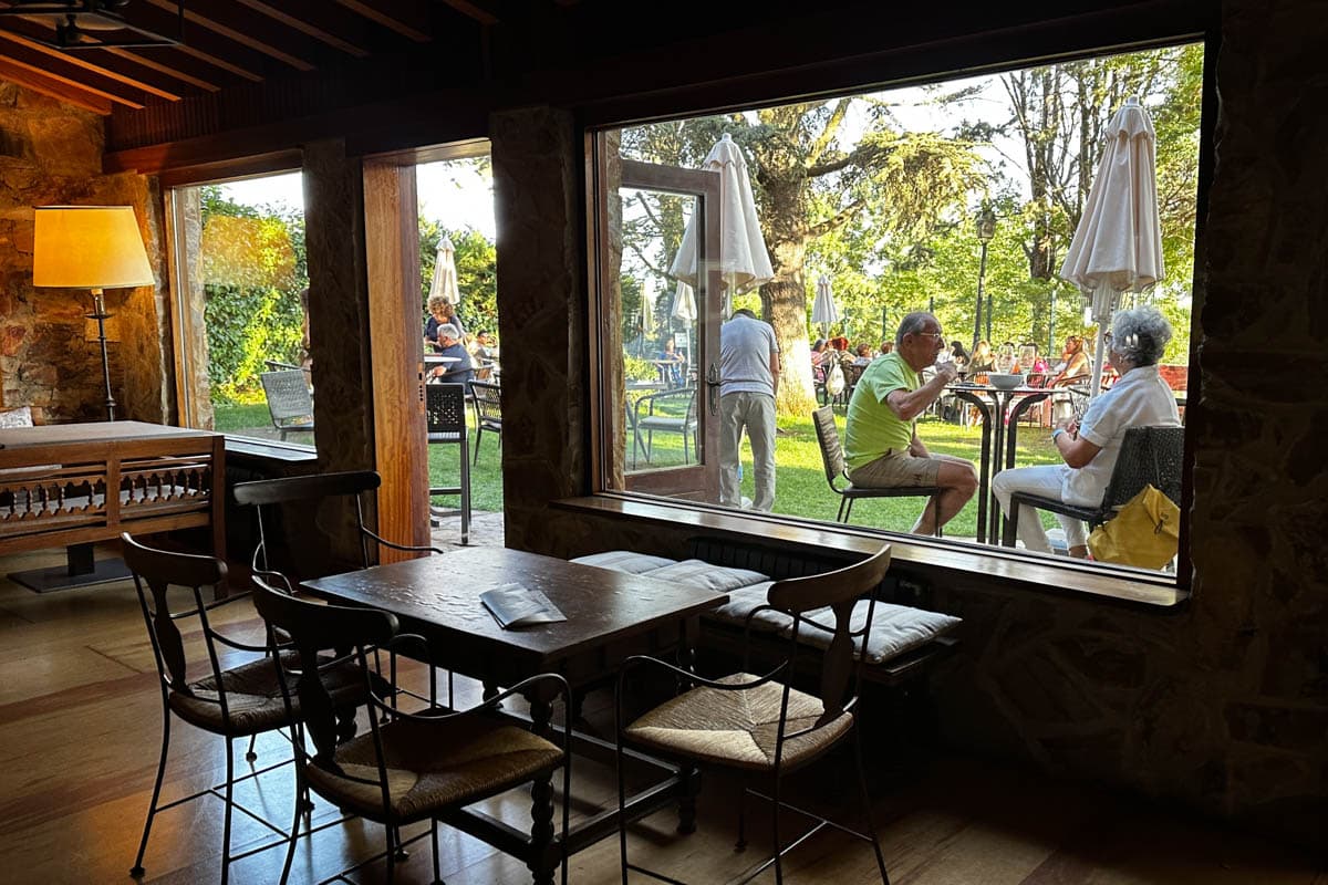 alojamiento, Benavente, Bodega La Gruta, buffet, El Ermitaño, experiencia, gastronomía, habitación, opinión, parador, por libre, review, viajes solo