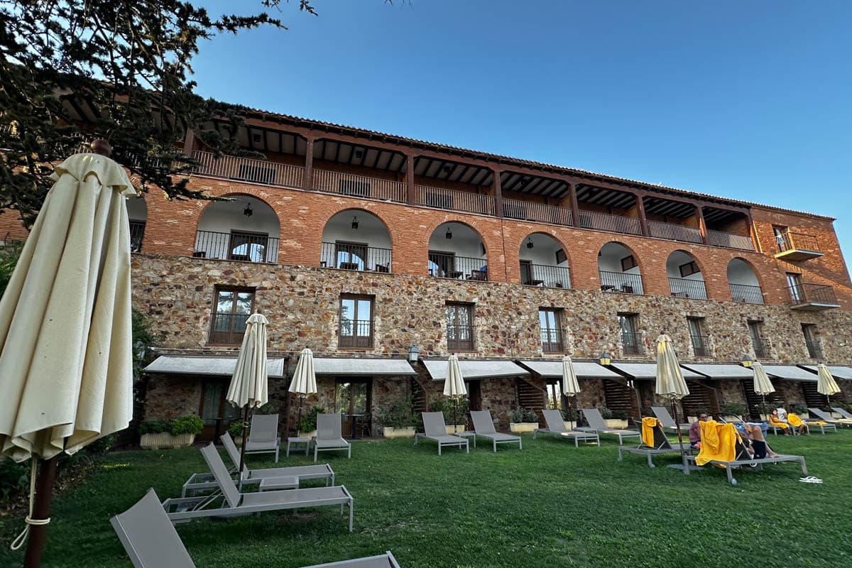 alojamiento, Benavente, Bodega La Gruta, buffet, El Ermitaño, experiencia, gastronomía, habitación, opinión, parador, por libre, review, viajes solo