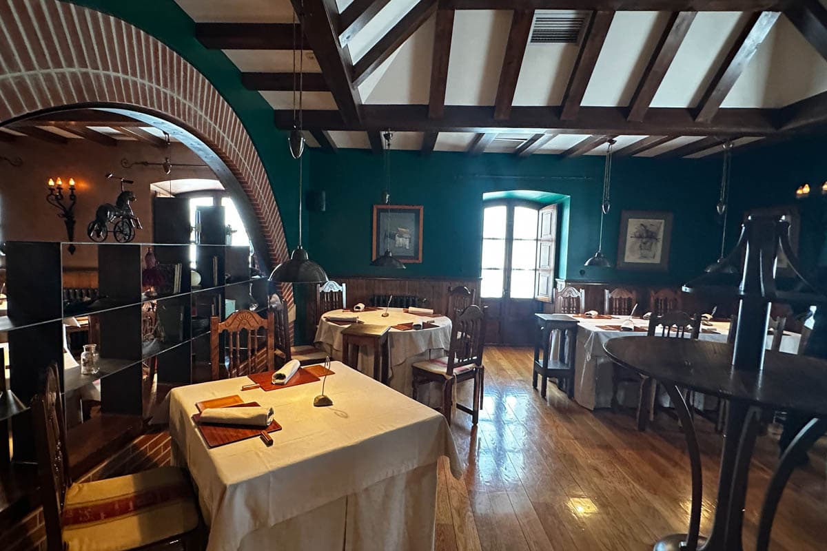 alojamiento, Benavente, Bodega La Gruta, buffet, El Ermitaño, experiencia, gastronomía, habitación, opinión, parador, por libre, review, viajes solo
