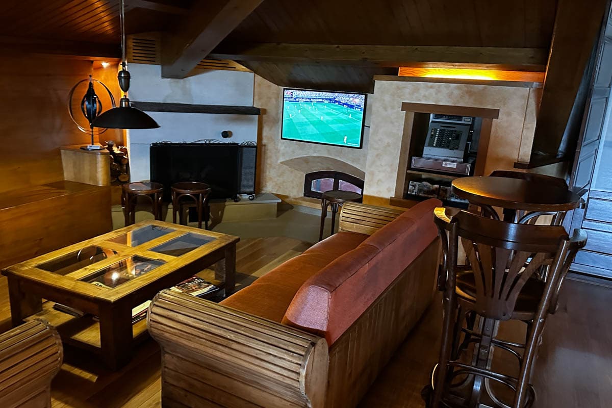 alojamiento, Benavente, Bodega La Gruta, buffet, El Ermitaño, experiencia, gastronomía, habitación, opinión, parador, por libre, review, viajes solo