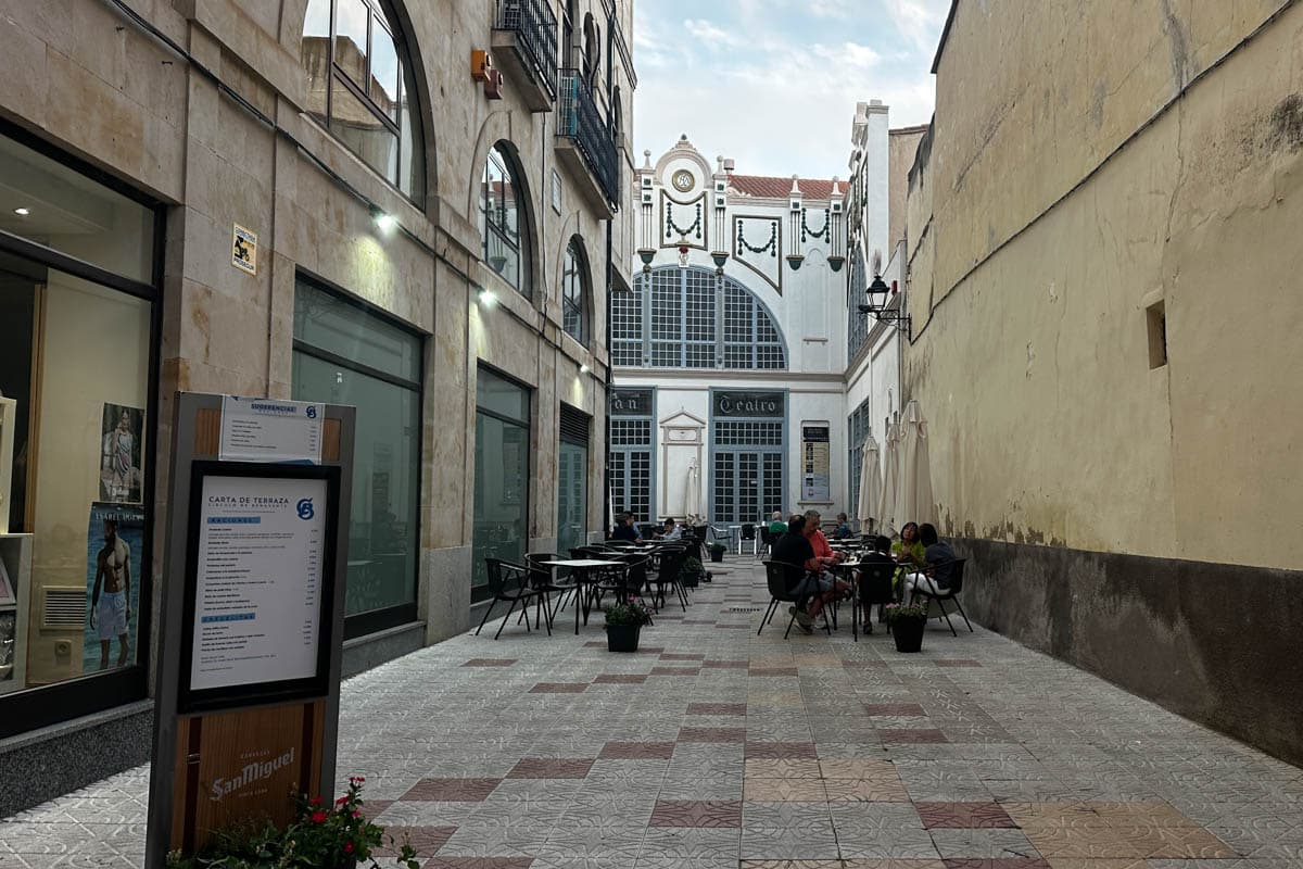 alojamiento, Benavente, Bodega La Gruta, buffet, El Ermitaño, experiencia, gastronomía, habitación, opinión, parador, por libre, review, viajes solo