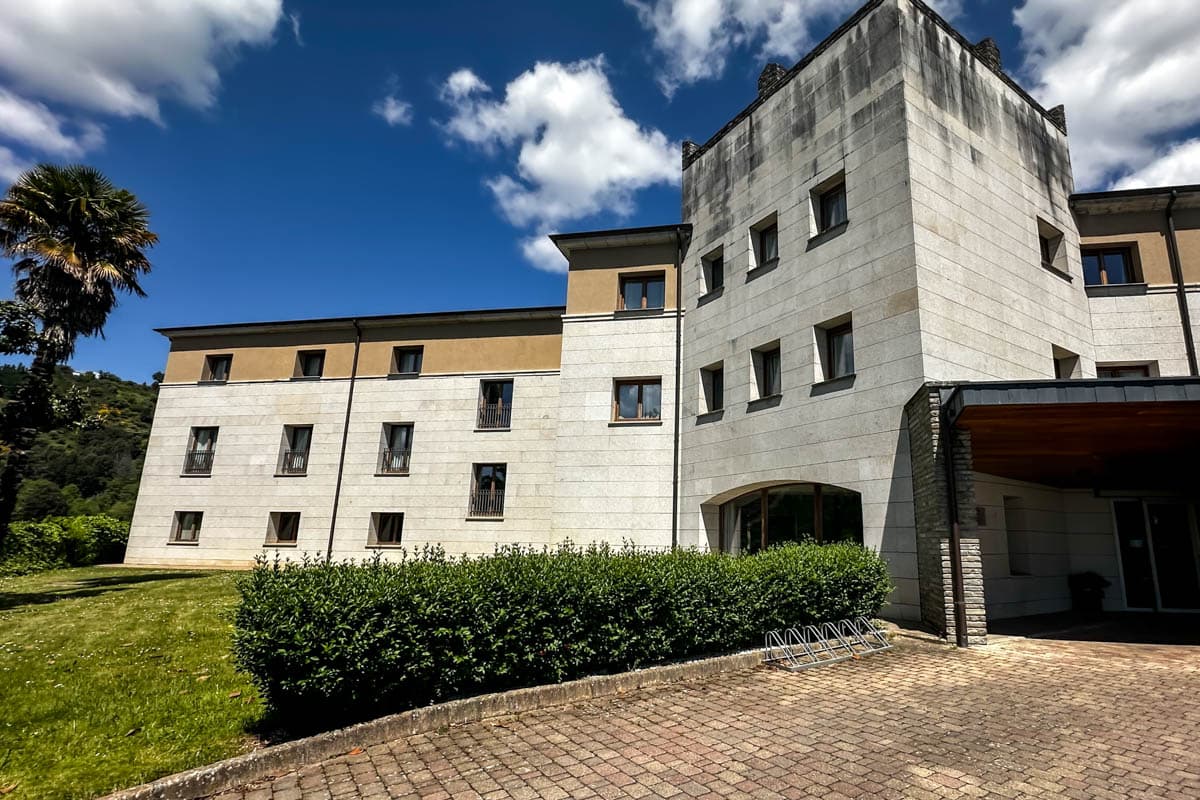 alojamiento, buffet, experiencia, gastronomía, habitación, opinión, palloza de canedo, parador, por libre, prada a tope, review, viaje solo, villafranca del bierzo