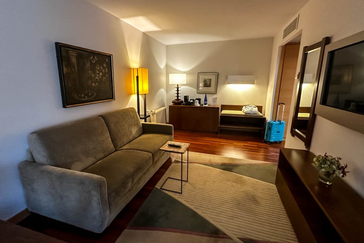 alojamiento, buffet, experiencia, gastronomía, habitación, opinión, palloza de canedo, parador, por libre, prada a tope, review, viaje solo, villafranca del bierzo