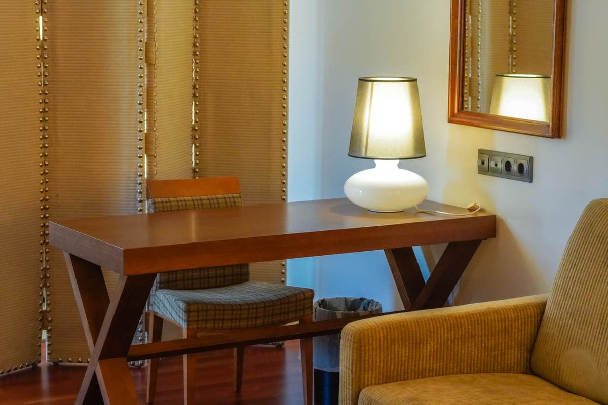 alojamiento, buffet, experiencia, gastronomía, habitación, opinión, palloza de canedo, parador, por libre, prada a tope, review, viaje solo, villafranca del bierzo
