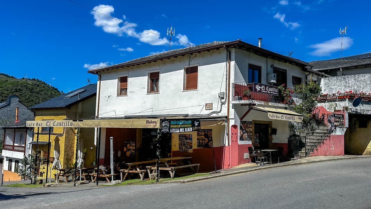 alojamiento, buffet, experiencia, gastronomía, habitación, opinión, palloza de canedo, parador, por libre, prada a tope, review, viaje solo, villafranca del bierzo