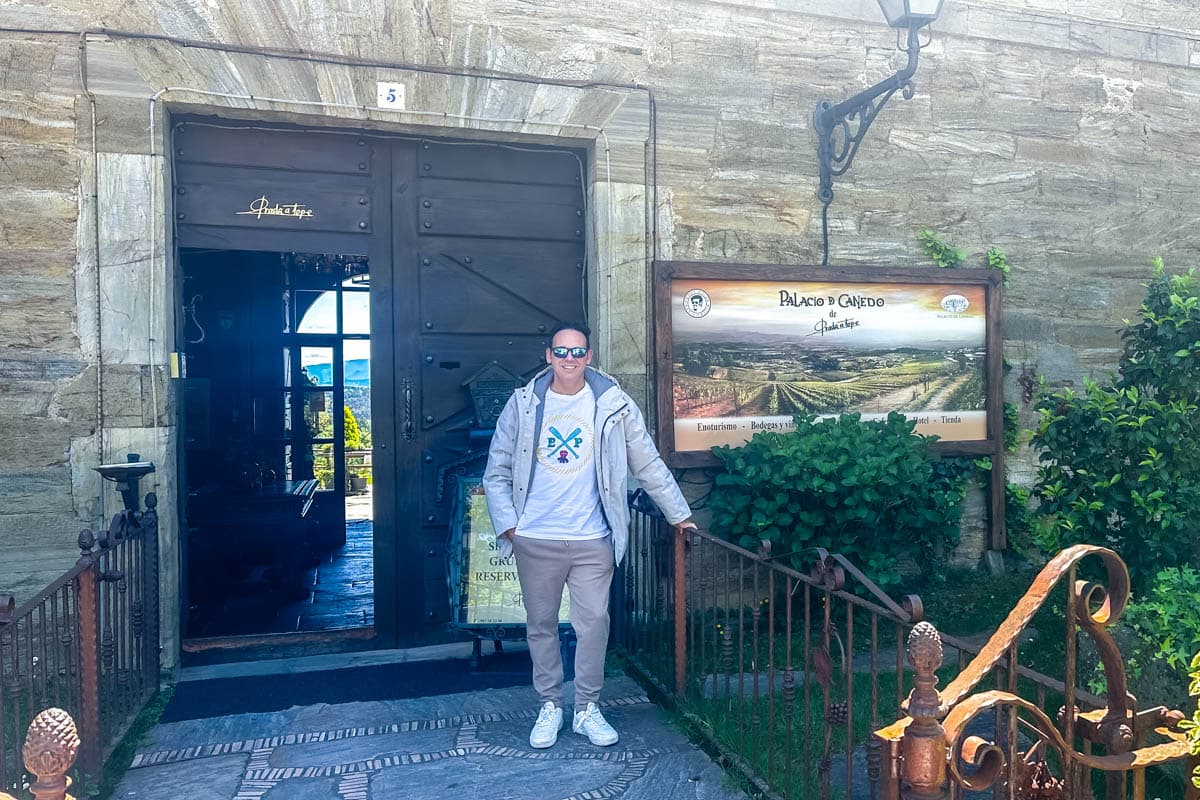 alojamiento, buffet, experiencia, gastronomía, habitación, opinión, palloza de canedo, parador, por libre, prada a tope, review, viaje solo, villafranca del bierzo