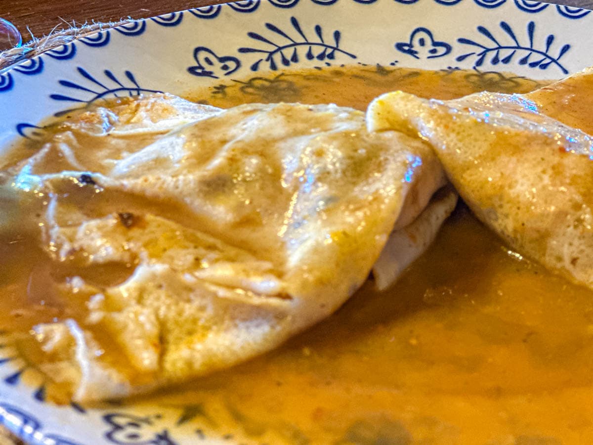 alojamiento, buffet, experiencia, gastronomía, habitación, opinión, palloza de canedo, parador, por libre, prada a tope, review, viaje solo, villafranca del bierzo
