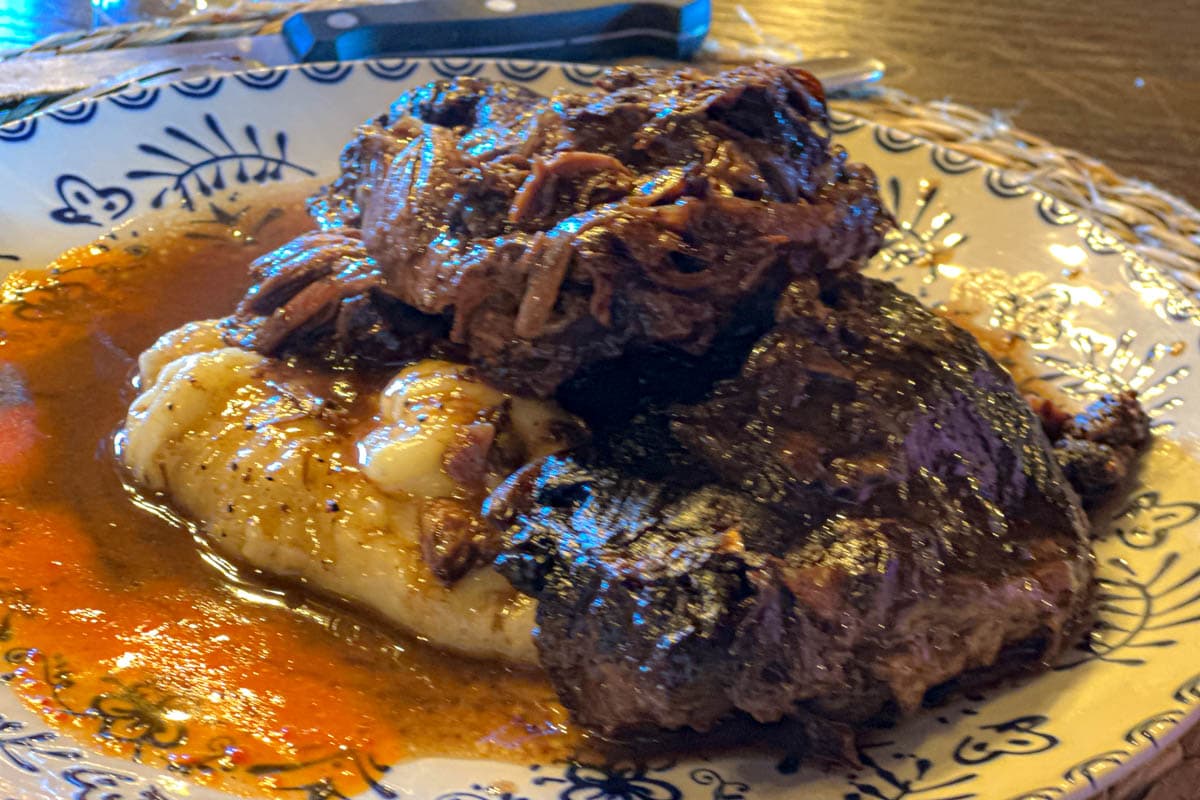 alojamiento, buffet, experiencia, gastronomía, habitación, opinión, palloza de canedo, parador, por libre, prada a tope, review, viaje solo, villafranca del bierzo