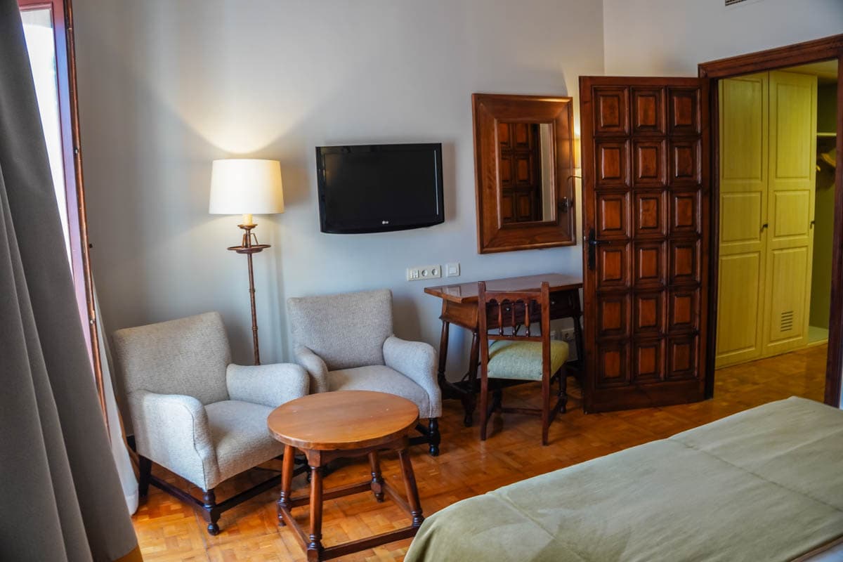 alojamiento, buffet, El Torreón, experiencia, Figón, gastronomía, habitación, opinión, parador, por libre, review, Tordesilas, viajes solo