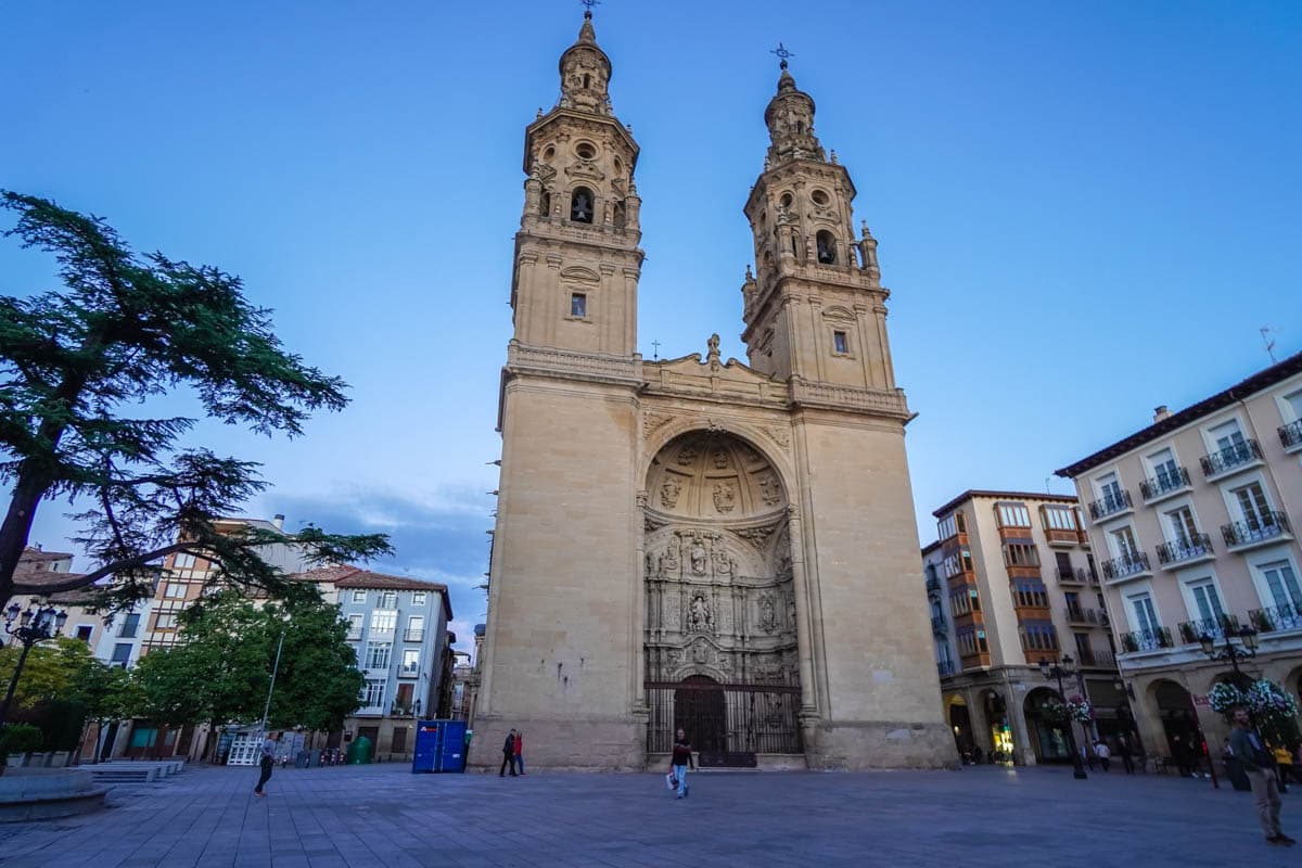 alrededores, calle laurel, catedral, experiencias, iglesias, imprescindibles, La Rioja, logroño, lugares, planes, portales, que hacer, que ver, visitas