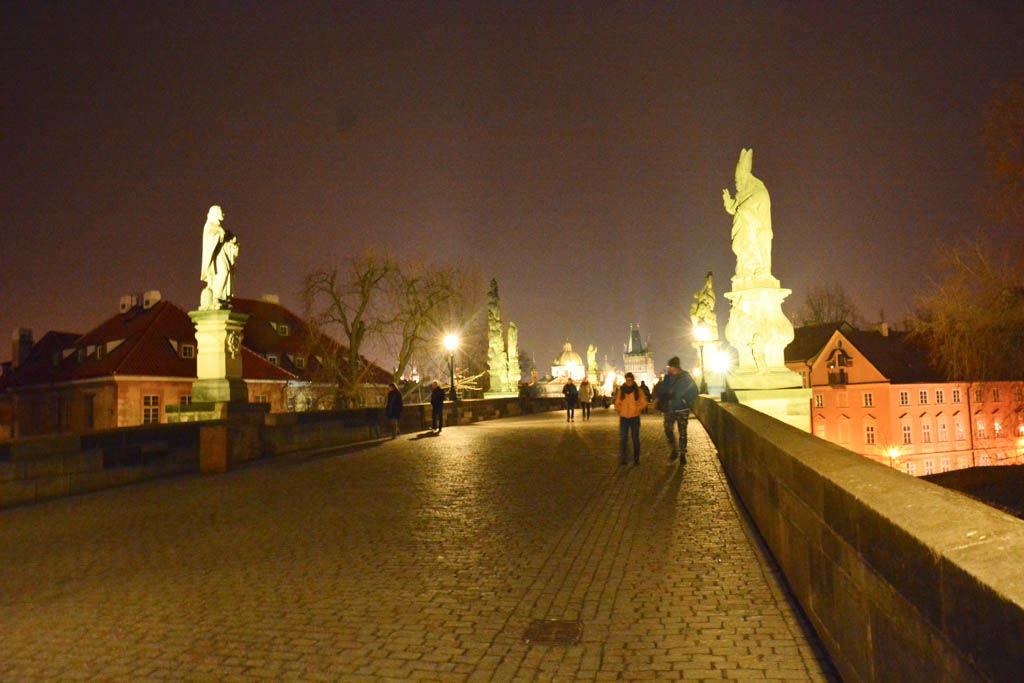 curiosidades, estatuas, historia, leyendas, por libre, Praga, Puente de Carlos, viaje en pareja, visita