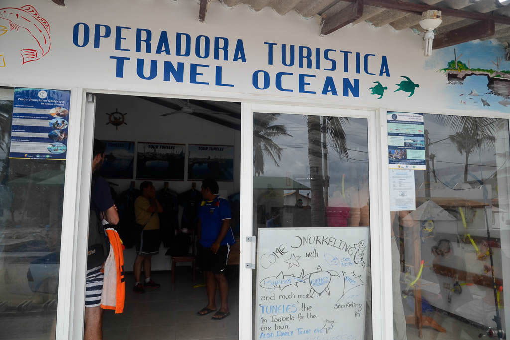 Ecuador, Isabela, Islas Galápagos, por libre, Puerto Villamil, Trillisos, tuneles, viaje con amigos