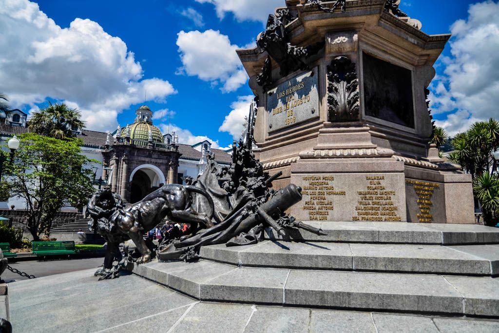 Casco Histórico, Ecuador, itinerario, lugares, mejores, miradores, Mitad del Mundo, por libre, que ver, Quito, recorrido, ruta, teleferico, transporte, visitas