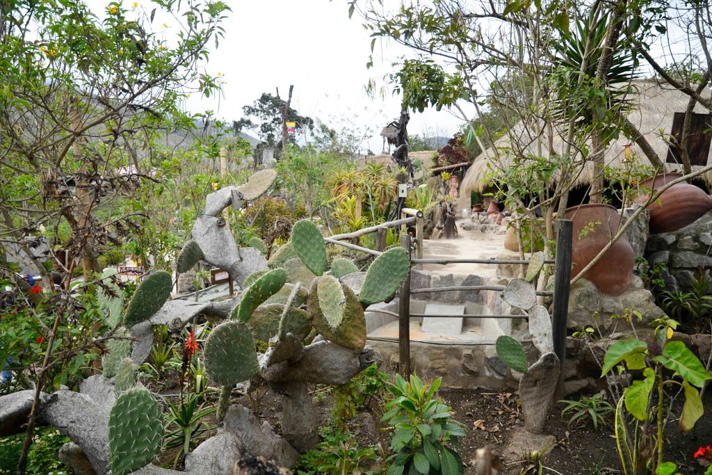 Casco Histórico, Ecuador, itinerario, lugares, mejores, miradores, Mitad del Mundo, por libre, que ver, Quito, recorrido, ruta, teleferico, transporte, visitas