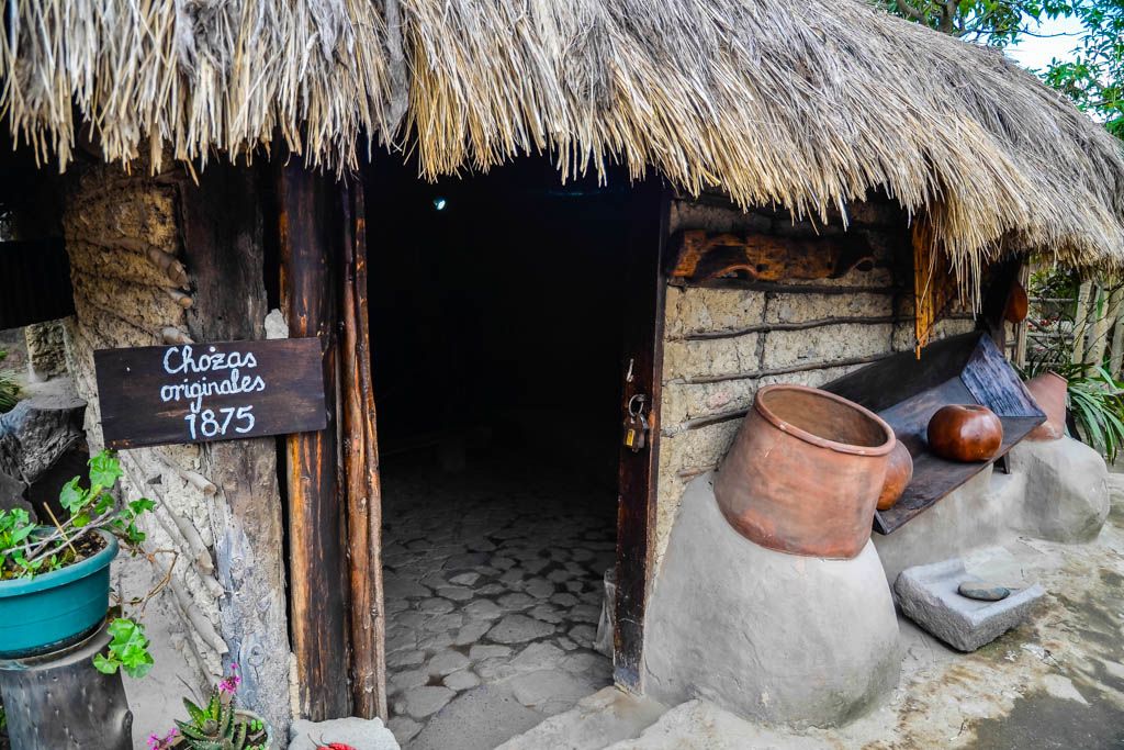 Casco Histórico, Ecuador, itinerario, lugares, mejores, miradores, Mitad del Mundo, por libre, que ver, Quito, recorrido, ruta, teleferico, transporte, visitas