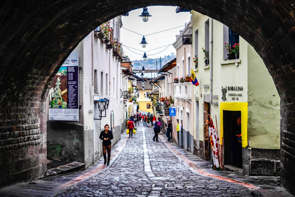 Casco Histórico, Ecuador, itinerario, lugares, mejores, miradores, Mitad del Mundo, por libre, que ver, Quito, recorrido, ruta, teleferico, transporte, visitas