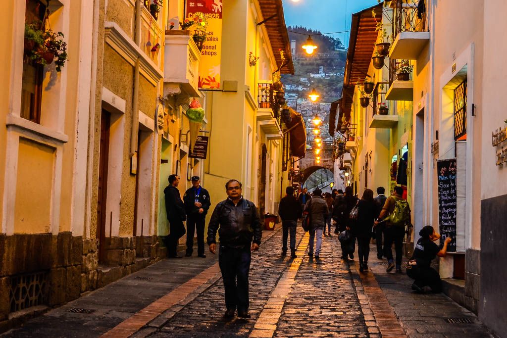 Casco Histórico, Ecuador, itinerario, lugares, mejores, miradores, Mitad del Mundo, por libre, que ver, Quito, recorrido, ruta, teleferico, transporte, visitas