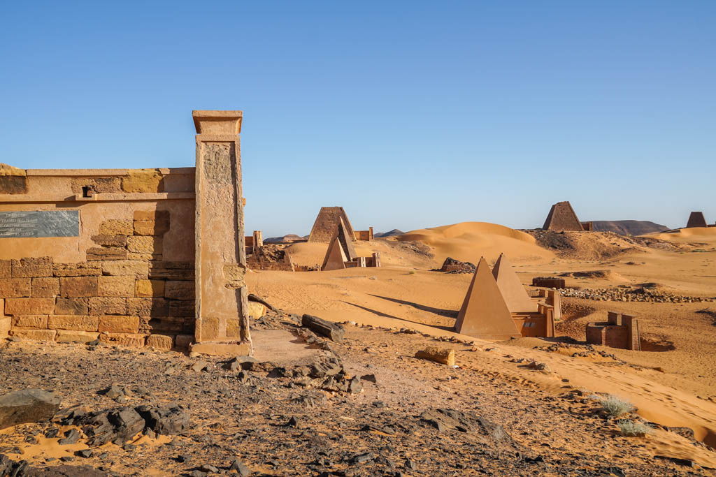 agencia especializada, dron, itinerario, Meroe, Necropolis, pirámides, ruta, Sudán, viaje solo