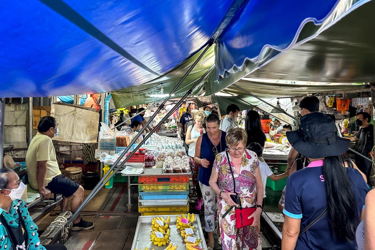bangkok, como llegar, Damnoen Saduak, flotantes, horarios, mercados, por libre, vía del tren, viaje en familia
