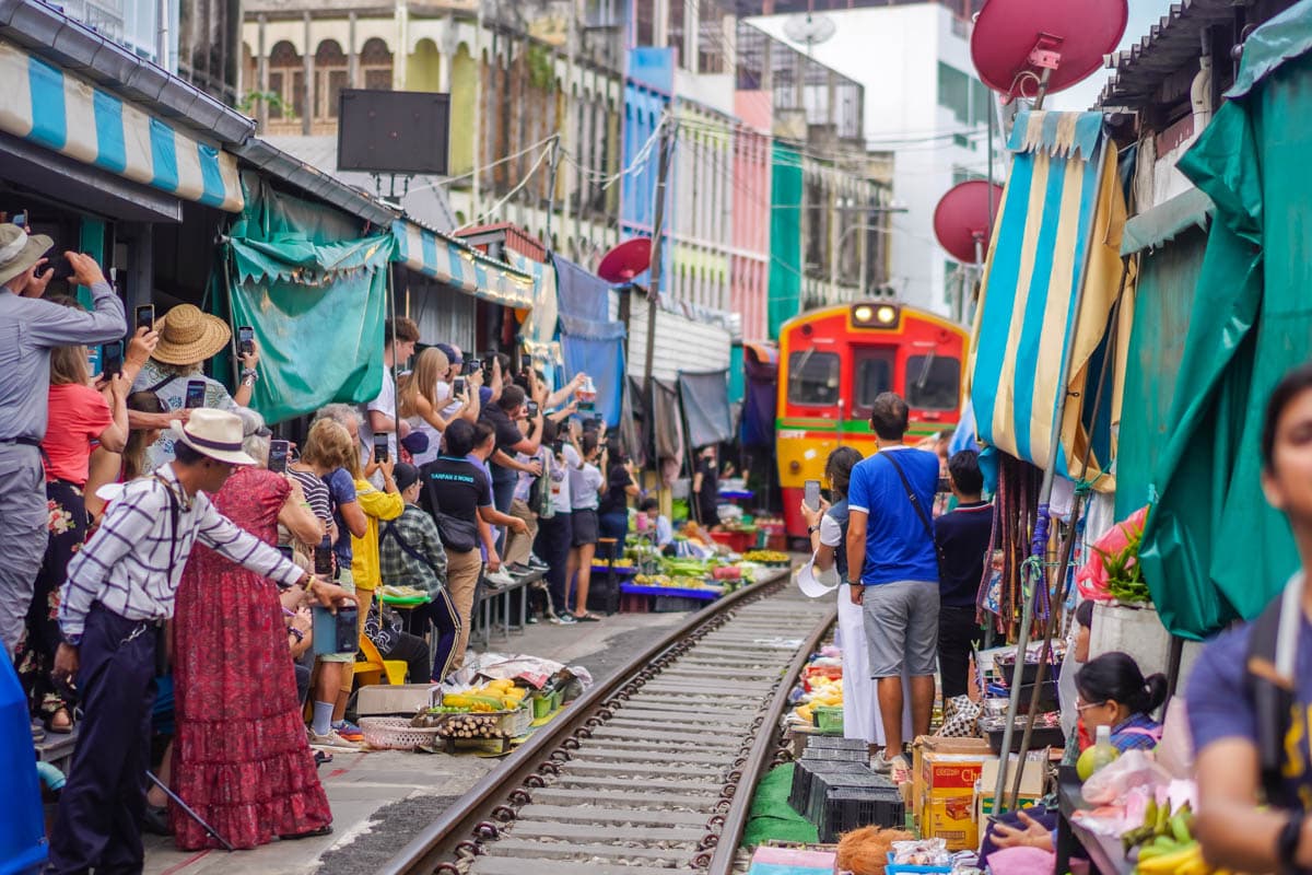 bangkok, como llegar, Damnoen Saduak, flotantes, horarios, mercados, por libre, vía del tren, viaje en familia