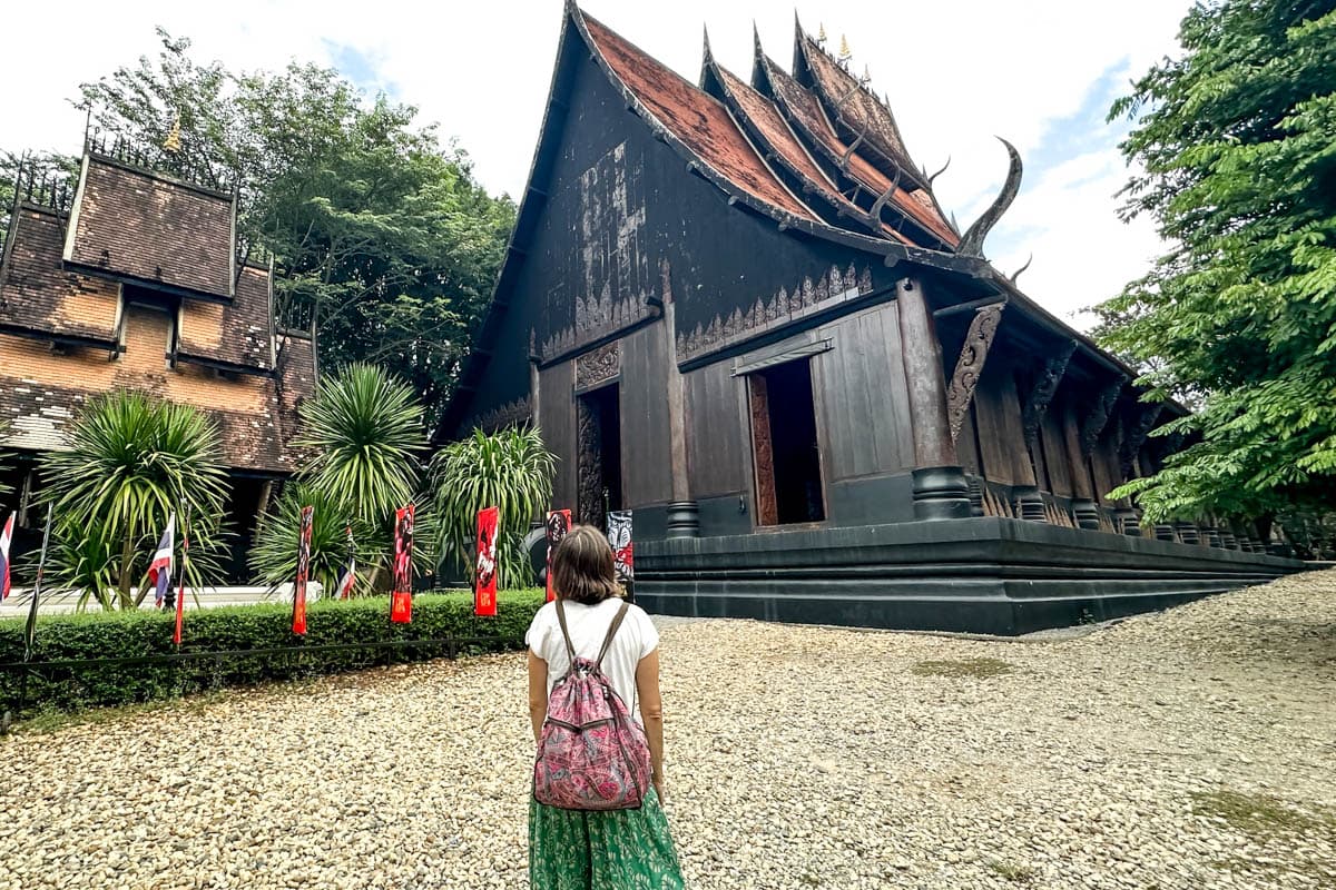 casa negra, Chiang Mai, chiang Rai, excursión, Lalitta Café, mercado nocturno, museo, sunday night bazaar, templo azul, templo blanco, tour