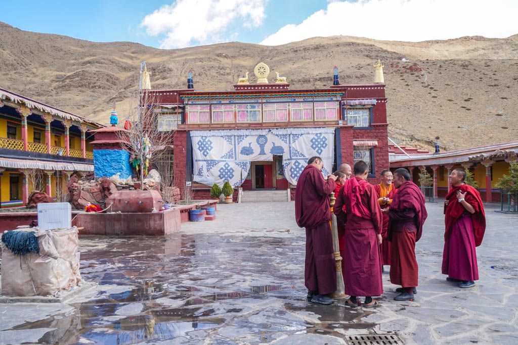agencia especializada, China, chorten, dzong, fortaleza, Gyantse, Kumbum, lago, monasterio, Ralung, Samding, Tíbet, viaje solo, Yamdrok