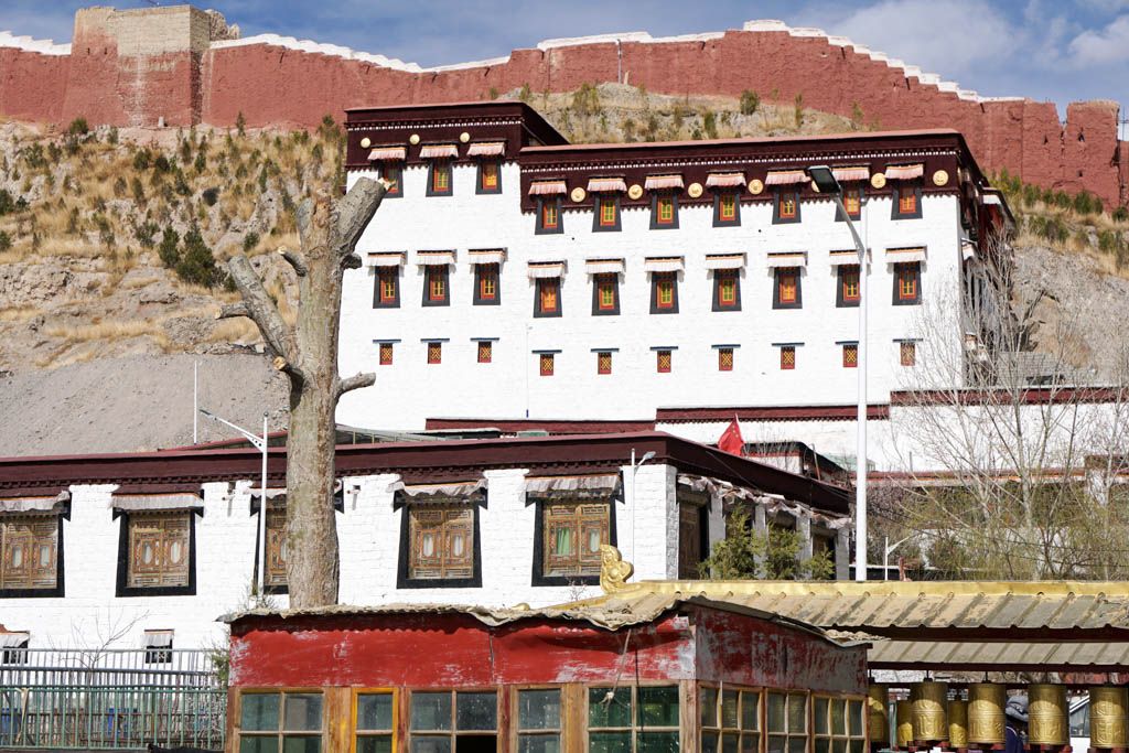 agencia especializada, China, chorten, dzong, fortaleza, Gyantse, Kumbum, lago, monasterio, Ralung, Samding, Tíbet, viaje solo, Yamdrok