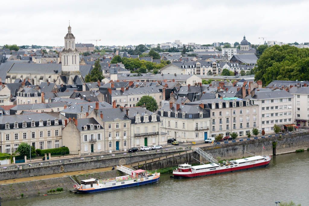 Angers, Brissac, Francia, Montreuil-Bellay, por libre, ruta, ruta en coche, Saumur, Valle del Loira, viaje en pareja
